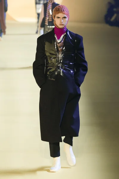 Look 32